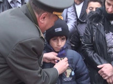 Şəhid əsgərin medalı ailəsinə təqdim olundu - FOTO
