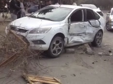 Bakıda xanım sürücü həm qan qaraltdı, həm də çörəksiz qoydu - VİDEO