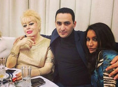 İlhamə Quliyeva oğlu və gəlini ilə - FOTO