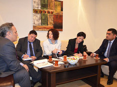 Əflatun Amaşov Avropa Mərkəzinin ölkəmizdə səfərdə olan nümayəndələrini qəbul edib - FOTO