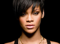 Paltarların savaşı: Rihannanın rəqibi kim oldu? - FOTO