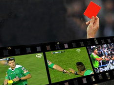 Futbol tarixində görünməmiş olay: Baş hakim "dəli" oldu - VİDEO