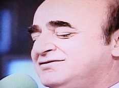 Azərbaycanlı müğənni canlı yayımda ağladı - FOTO