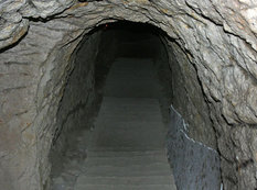 Siyasətçinin evində zindan varmış