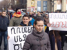 Əsgər analarının aksiyası Ermənistanı silkələdi - FOTO