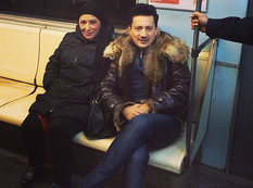 Azərbaycanlı sənətçilər Bakı metrosunda - FOTOSESSİYA