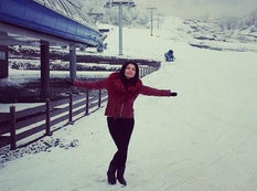 Cazibədar azərbaycanlı aparıcı belə dincəldi - FOTO