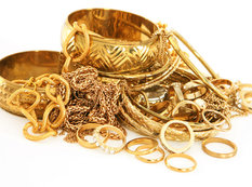 Satıcının başını qatıb 50 min manatlıq qızıl apardılar