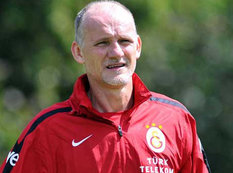 "Qalatasaray"ın əfsanəsi "Xəzər Lənkəran"ın qapıçısına hədiyyə yolladı