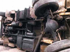 Bakı-Şamaxı yolunda yük avtomobili aşdı, ölən var