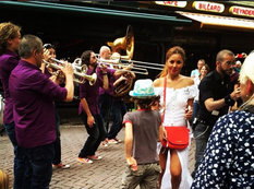 Verilişindən uzaqlaşan aparıcı Amsterdamda - FOTO