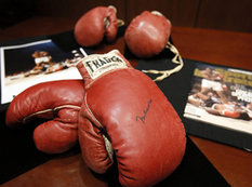 Məhəmməd Əlinin əlcəkləri satışa çıxarılır: ilkin qiymət 1 milyon olacaq