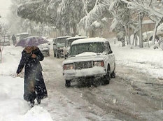 Lənkərana ilk qar yağdı, hərəkət dayandı - VİDEO - FOTO