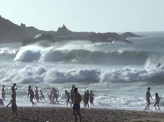 Dalğalar anidən şahə qalxdı - VİDEO