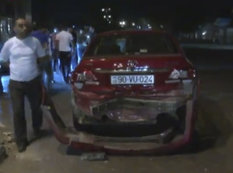 Bakıda "Toyota" və "Mercedes" toqquşdu - VİDEO - FOTO