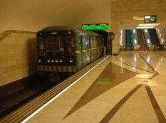 Bakı metrosunda fransız havası