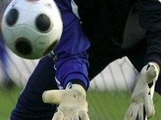 Qapıçnın sinəsinə top dəydi, ÖLDÜ - <span class="color_red">Anbaan VİDEO</span>