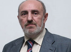 Akif İslamzadənin ürəyinə stent QOYULDU