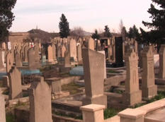 Qəbir yerləri köhnə sakinlərə pulsuz, yenilərə pulla satılır? - İDDİA