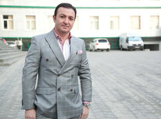 Yenicə toy edən müğənnimiz təzə aldığı evə koçüb