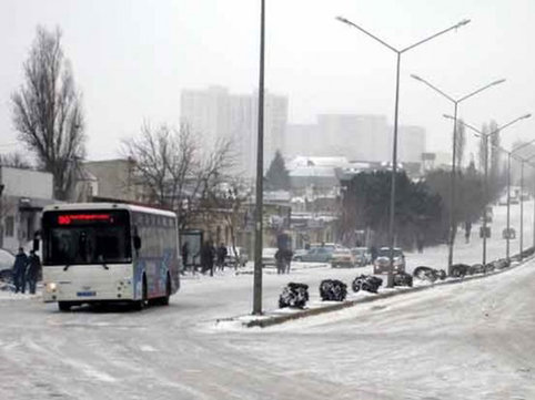 Sabah Bakıya qar yağacaq, 8° şaxta olacaq, yollar buz bağlayacaq