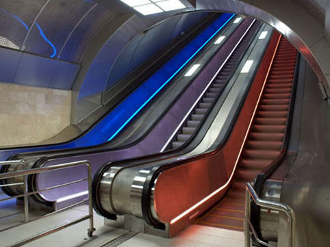 Bu il metroda 700-ə yaxın sərnişin eskalatordan yıxılıb - Rəsmi