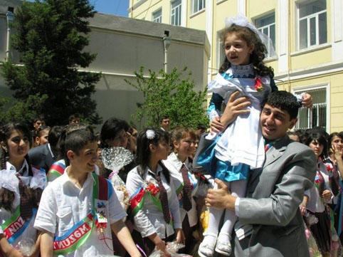 &quot;Son zəng” təlimatına əməl etməyən direktorlar tənbeh edildi