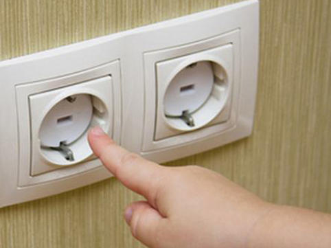 16 yaşlı oğlanı elektrik cərəyanı vuraraq öldürdü