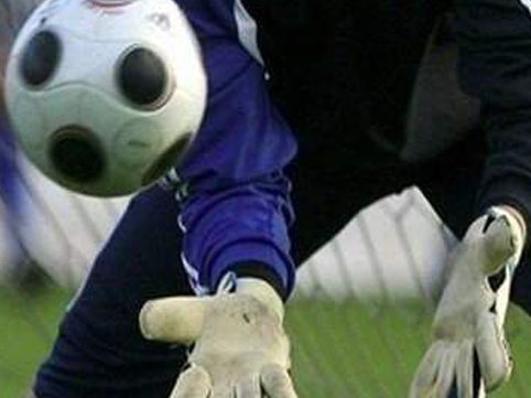 Qapıçnın sinəsinə top dəydi, ÖLDÜ - <span class="color_red">Anbaan VİDEO</span>