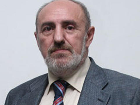 Akif İslamzadənin ürəyinə stent QOYULDU