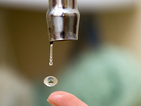 Sakinlər qurdlu su içir - Qurum isə "bizlik deyil" deyir