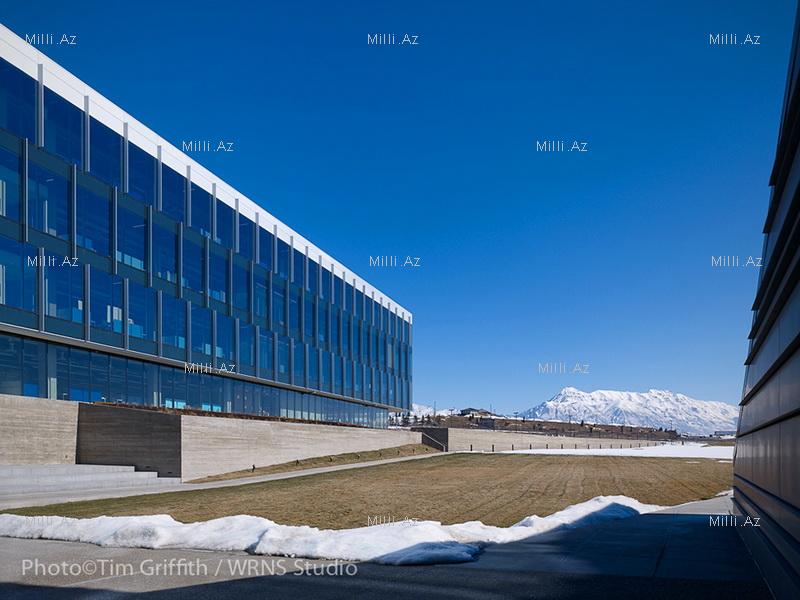 Dağ yamacında Adobe kampusu - FOTOSESSİYA