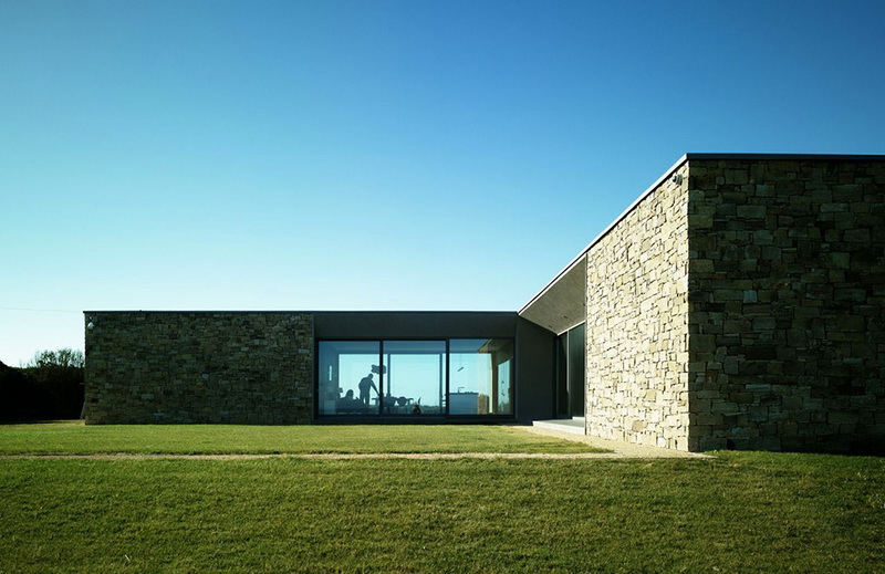 Dəniz sahilində irland evi - FOTO