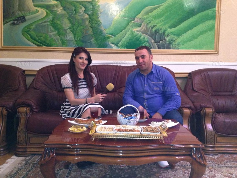 Aşıq Mübariz: "O aşıq yox, qaşıqdır" - FOTO