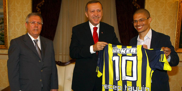 “Fənərbağça”nın braziliyalı futbolçusu Türkiyə vətəndaşı olmaq istəyir - FOTO