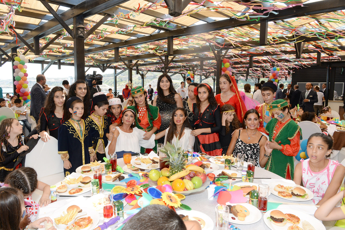 Azərbaycanın birinci xanımı Mehriban Əliyeva doğum gününü uşaqlarla birlikdə qeyd edib - YENİLƏNİB - FOTO