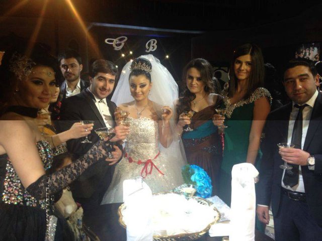 Təranə Qumral qızına toy elədi - YENİLƏNİB - VİDEO - FOTOSESSİYA