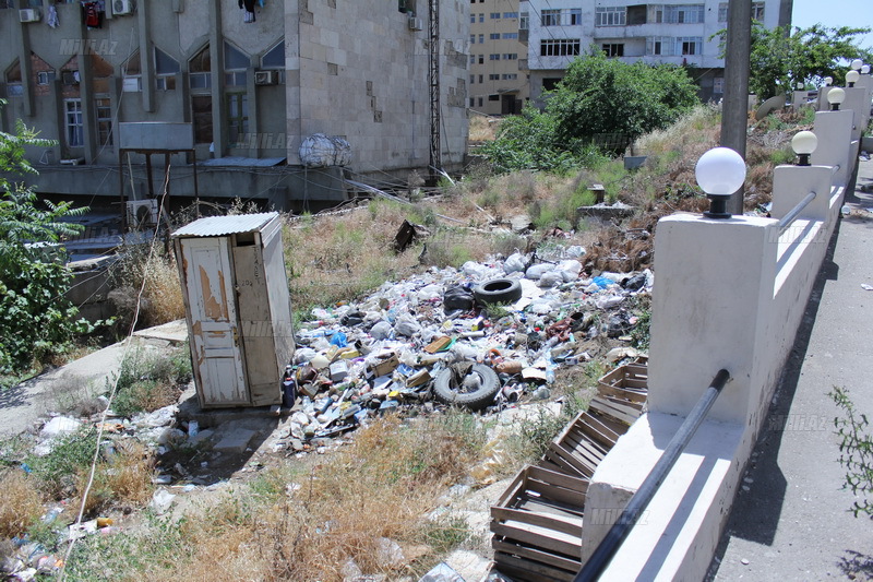 Bakının ürəkbulandıran səmti, bunu kimsə görmür? - FOTO