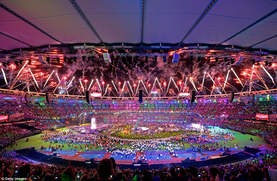 Paralimpiada-2012 başa çatdı: Londonda alov festivalı - FOTO