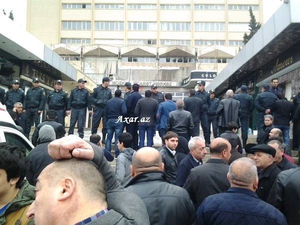 Bakıda "Moskva" univermağı yandı, xeyli qızıl əridi - YENİLƏNİB - VİDEO - FOTO