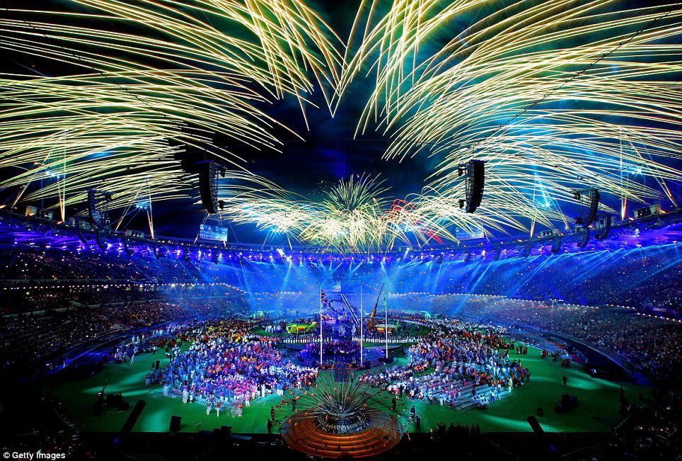 Paralimpiada-2012 başa çatdı: Londonda alov festivalı - FOTO