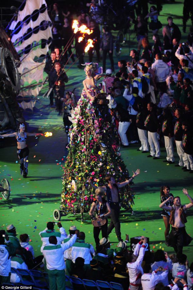 Paralimpiada-2012 başa çatdı: Londonda alov festivalı - FOTO