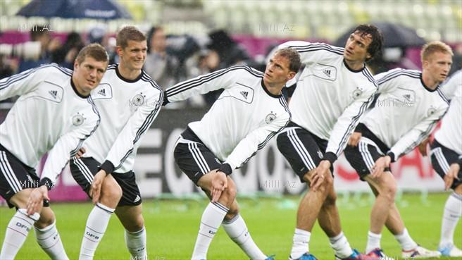 "Avro-2012": Almanlar çətin yunan müdafiəsini yara biləcəklərmi? - FOTOSESSİYA