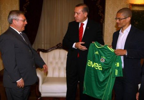 “Fənərbağça”nın braziliyalı futbolçusu Türkiyə vətəndaşı olmaq istəyir - FOTO