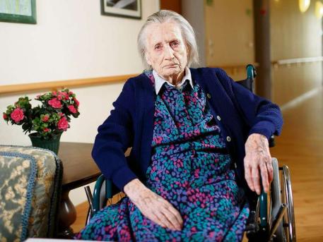 106 yaşlı bakirə – FOTO