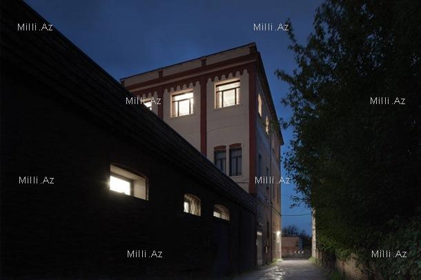 Qala divarına sığınmış ev - FOTO