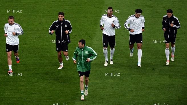 "Avro-2012": Almanlar çətin yunan müdafiəsini yara biləcəklərmi? - FOTOSESSİYA