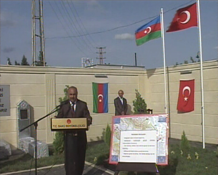 Salyanda türk əsgərinin şərəfinə abidə açılıb - FOTO