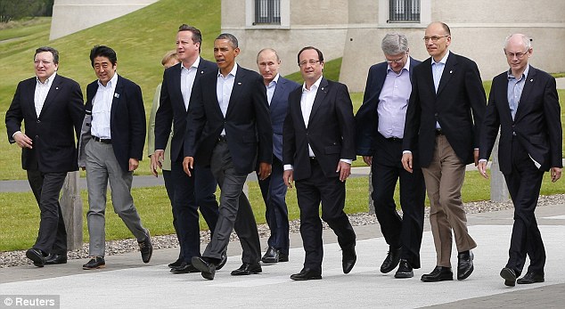 Barak Obamanın xanımı və qızları: restoranda nahar, çəpləşən gözlər və rəqs - VİDEO - FOTO
