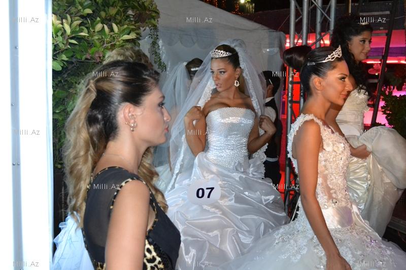 Aygün Kazımova ağlayan qızın başına 18 min manatlıq tac qoydu - FOTOSESSİYA